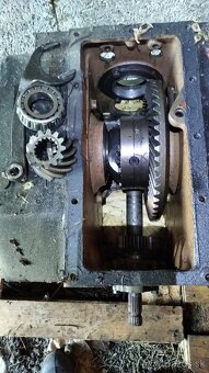 Rozpredam traktor zetor 7745 na Nahradne diely - 12