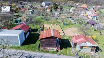Chatka so záhradou v Záhradkárskej osade Zvolen pod Strážou - 12