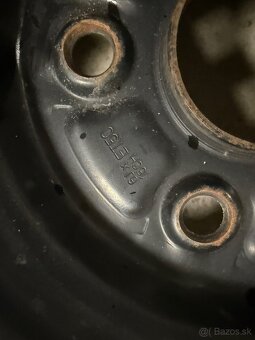 205/60 r 16 s plechovými diskami 5x114,3 et 50 - 12