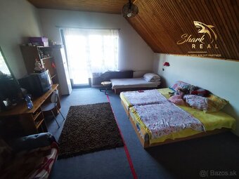 Priestranný 3-podlažný rodinný dom, pozemok 3544 m2 - 12