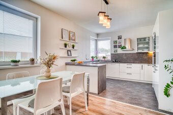 Na predaj rodinný dom s rozľahlým pozemkom v Kostolišti - 12