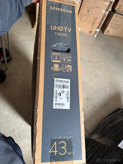 Len stojan na televízor SAMSUNG UHD TV 7 Series UE43RU7412U - 12