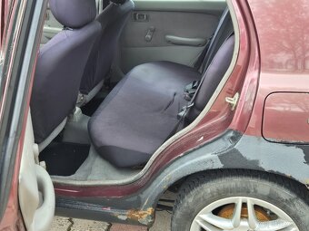 Nissan Micra K11 - 12
