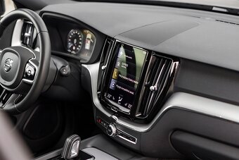 Volvo XC60 2.0 B5 mHEV R-Design AWD AT8 03/2021 - 12