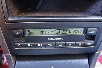 Škoda Octavia Combi 1.6i TOUR - 12