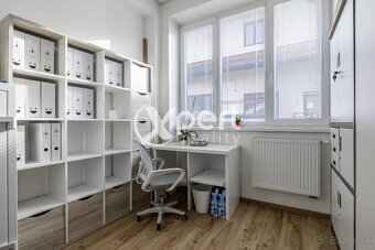 Rodinný dom s multifunkčným využitím v  centre Galanty - 12