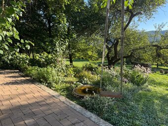 Rodinný dom s jazierkom pod lesom - 12