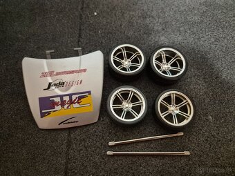 Prodám model 1:18 Mazda RX8 - 12