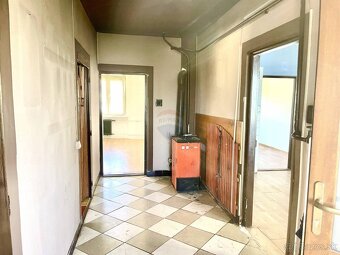 REMAX ponúka na predaj 2,5 izb. rodinný dom v pôvodnom stave - 12