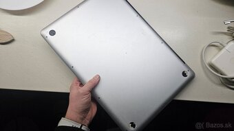 Väčší 15-palcový Macbook Pro 2009 - plne funkčný - 12
