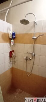 Na predaj rodinný dom s predzáhradkou a garážou v obci Dolná - 12