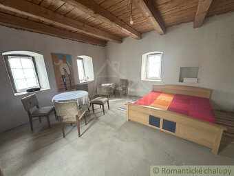 200-ročná kamenná chalupa v horách, obec Lipovec - 12