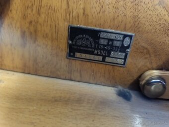 Staré váhy, kufor ,gramofón.... - 12