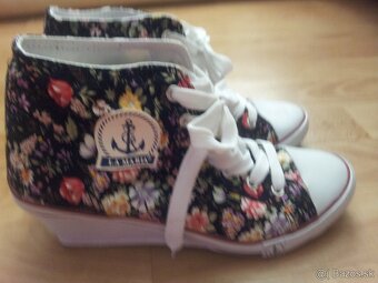 Tenisky Nike a lodicky Prada - 12