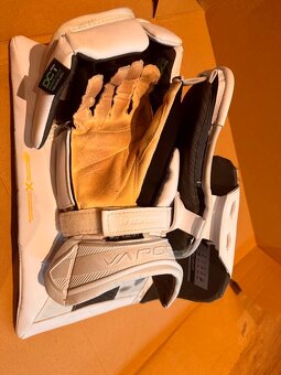 SET LAPAČKA A VYRÁŽEČKA  BAUER SUPREME HYPERLITE 2 Sr - 12