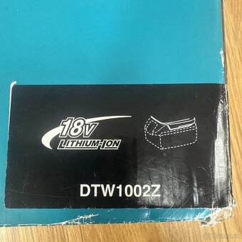 Makita DTW1002Z rázový uťahovač + batéria - 12