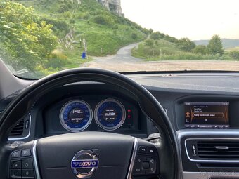 Volvo V60 D4 R-Design Automat - 5 válec - 12