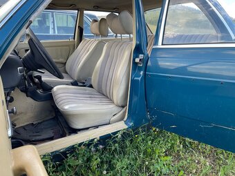 Mercedes - Benz W123 - 12