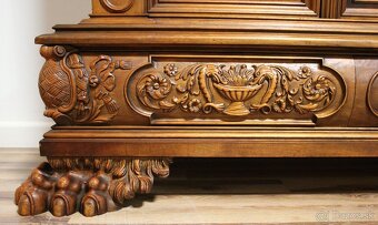 Starožitná neorenesanční knihovna na lvích tlapách - 12