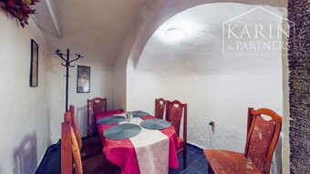 V centre Banskej Štiavnice rodinný dom 271 m2 s parkovaním - 12