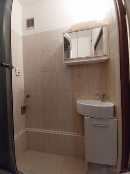 ⌂ Prenájom 2-izbový byt s balkónom 56 m2 Prievidzská Handlov - 12