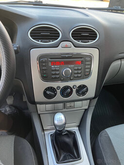 Predám Ford Focus Kombi 1.6 16V Trend - 12