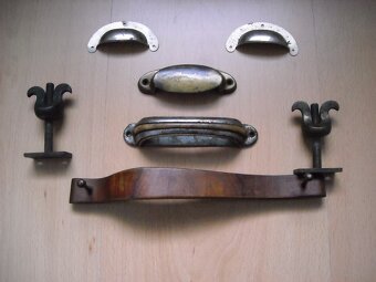 Kovania,úchytky catalin a iné - 12