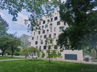 V BLÍZKOSTI OC NIVY - KVAČALOVA ul. - SLNEČNÝ MODERNÝ 2i BYT - 12