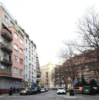 Predaj – Slnečný 2,5 izbový byt Bratislava Staré mesto - 12