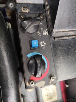 Pásový nakladač Takeuchi TL120. - 12