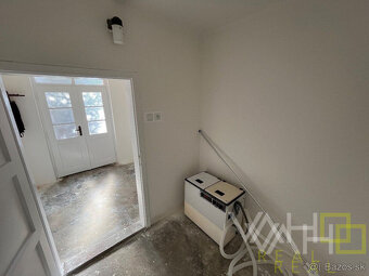 Veľký pozemok až 1699m2, samostatne stojaci RD, všetky IS, H - 12