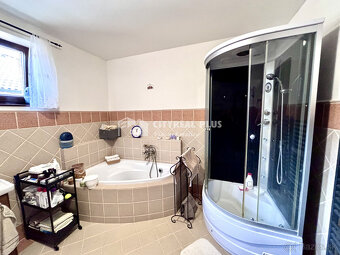 Ponúkame Vám na predaj 5 izbový rodinný dom v obci Bajč - 12