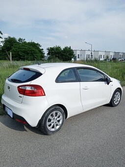 Kia Rio, 1.4 CRDI, 95.000 km, výroba 10/2014, top stav - 12