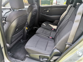 Kia Carens - 12