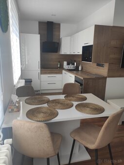Kompletne zariadený 3-izbovy byt - 12