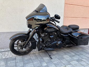 Harley Street Glide - 12