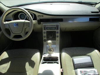 VOLVO XC70 D5 151kw AWD Momentum Kinetic 07/2010 - 12