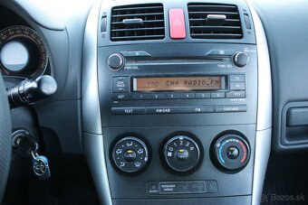 Toyota Auris 1,3i benzín - 12