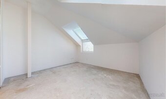 Moderný dvojpodlažný holodom 5i rodinného domu v Jarovciach - 12