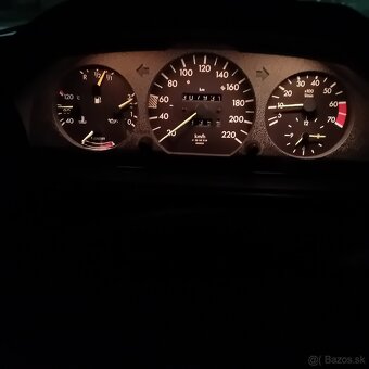 Mercedes-Benz w124 200E - 12