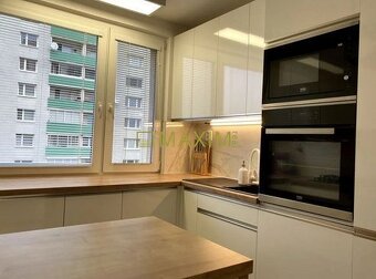 Ponúkame na predaj 3-izbový byt s loggiou a pivnicou – 92 m² - 12