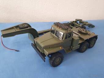 Krásny RC model Ural s podvalnikom 1:16 - 12