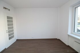BRANDreal – 3 izbový byt v centre na Námestí SNP, 95 m² + 32 - 12