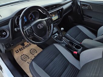 ✅Toyota Auris 1.6 benzín➡️89.000 km➡️r.v.:2016 - 12