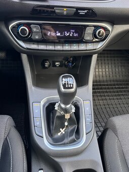 Hyundai i30 CW 1.6 CRDi Family - 12