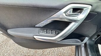 Peugeot 2008 1.2 PureTech Crossway Automat - 12