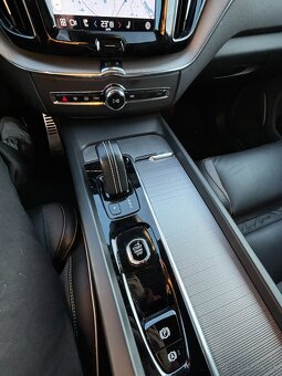 Volvo XC60 B4 R-Design A/T (odpočet DPH) - 12