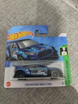 Hot Wheels autíčka - športiaky 1/2 - 12