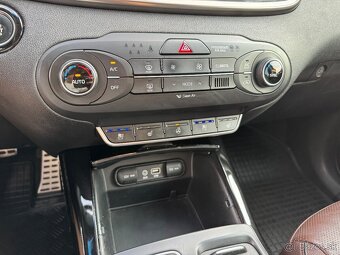 Kia Sorento 2.2 CRDi VGT 4WD 147kw Platinum A/T 7m - 12