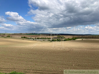 Pozemok v tichej slepej uličke v obci Semerovo - 12